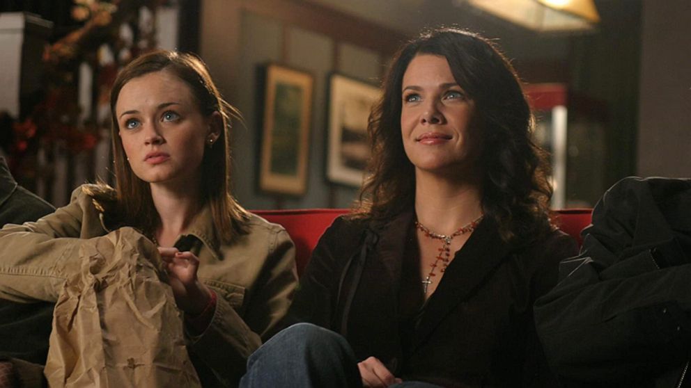 PHOTO: Alexis Bledel and Lauren Graham on "Gilmore Girls."