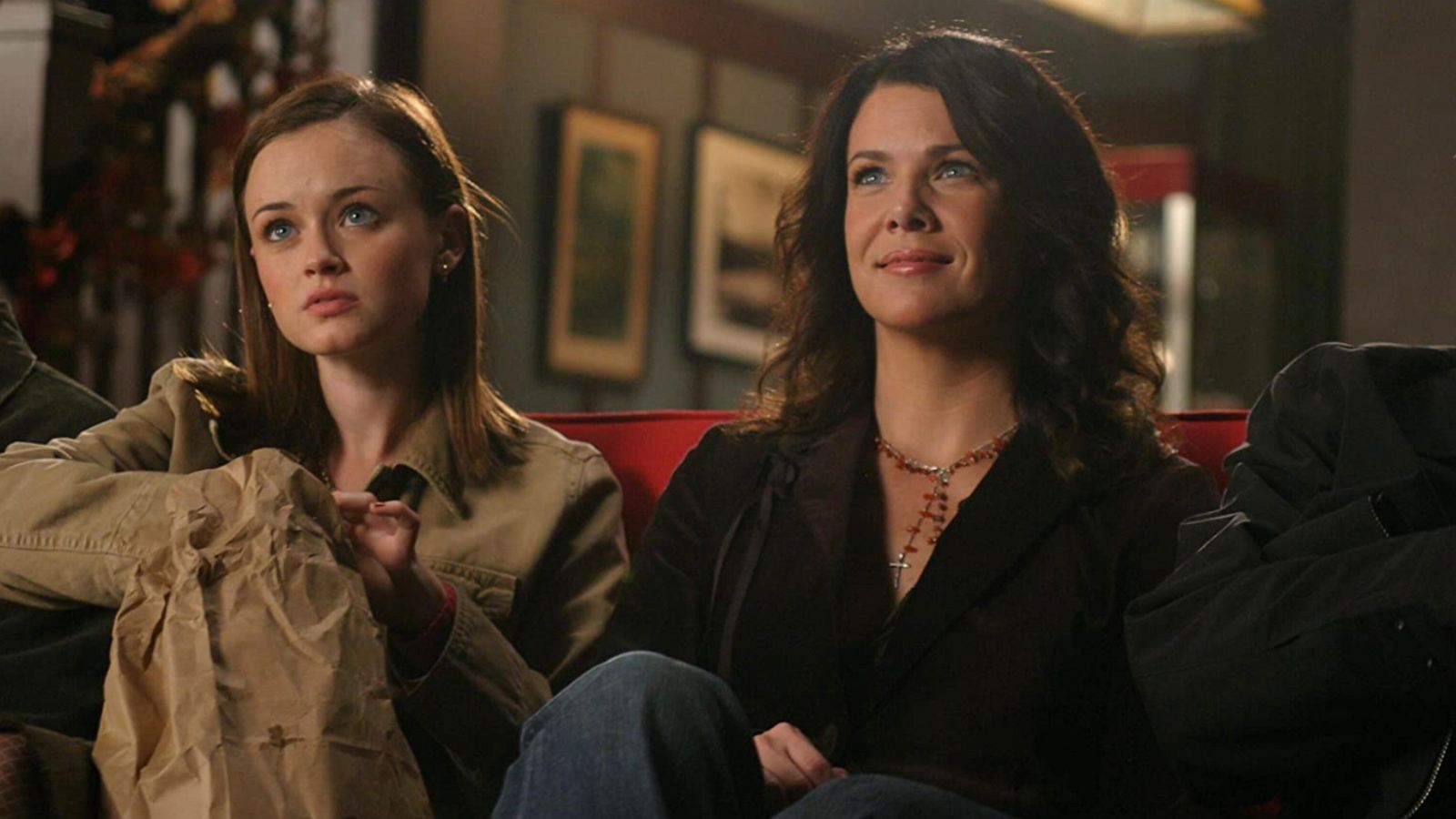 PHOTO: Alexis Bledel and Lauren Graham on "Gilmore Girls."