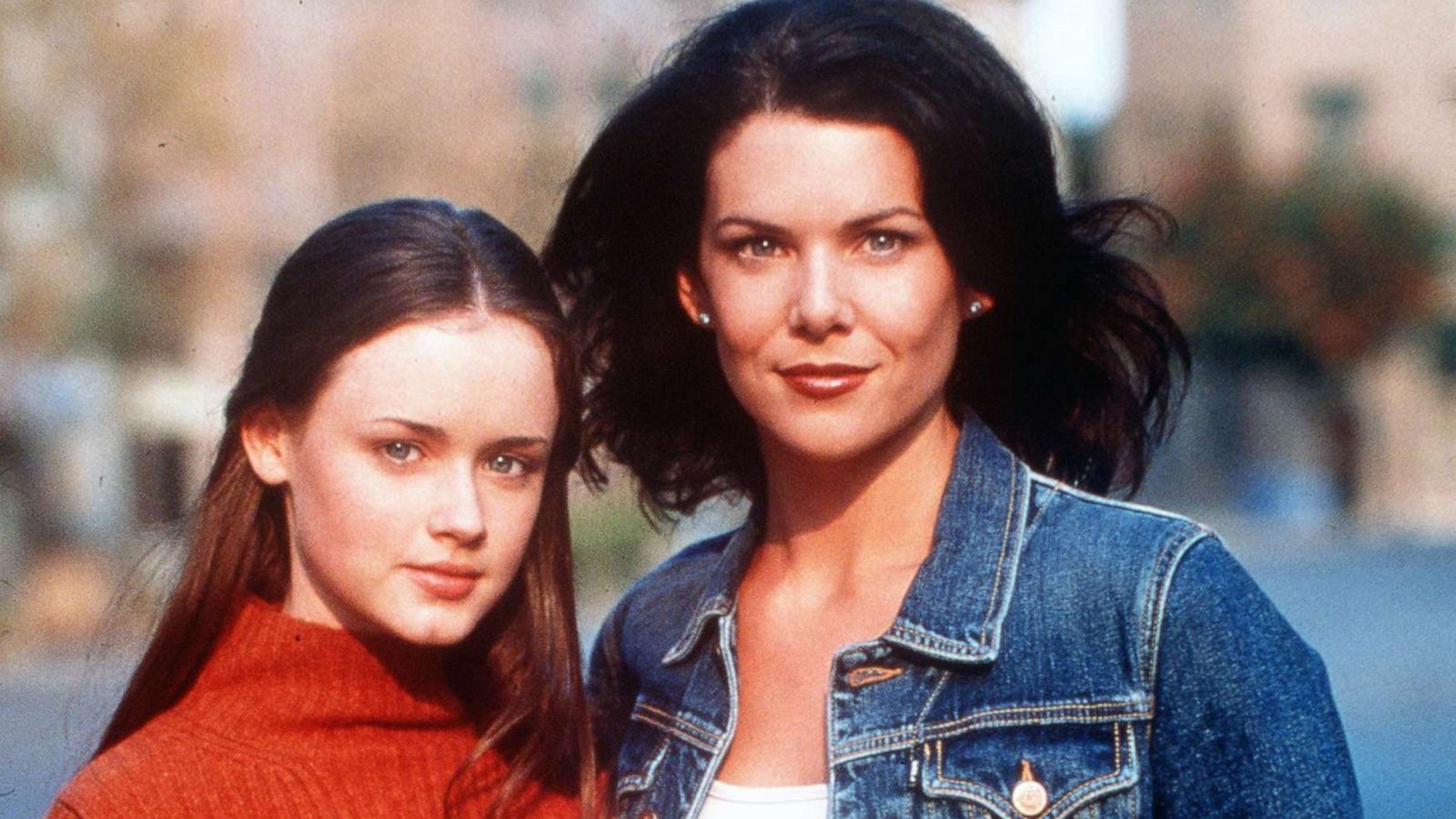 PHOTO: Alexis Bledel and Lauren Graham during "The Gilmore Girls."