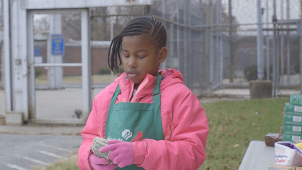 PHOTO: Girl Scouts sell cookies at the Maryland Correctional Institution for Women in Jessup, Md., in December 2018.