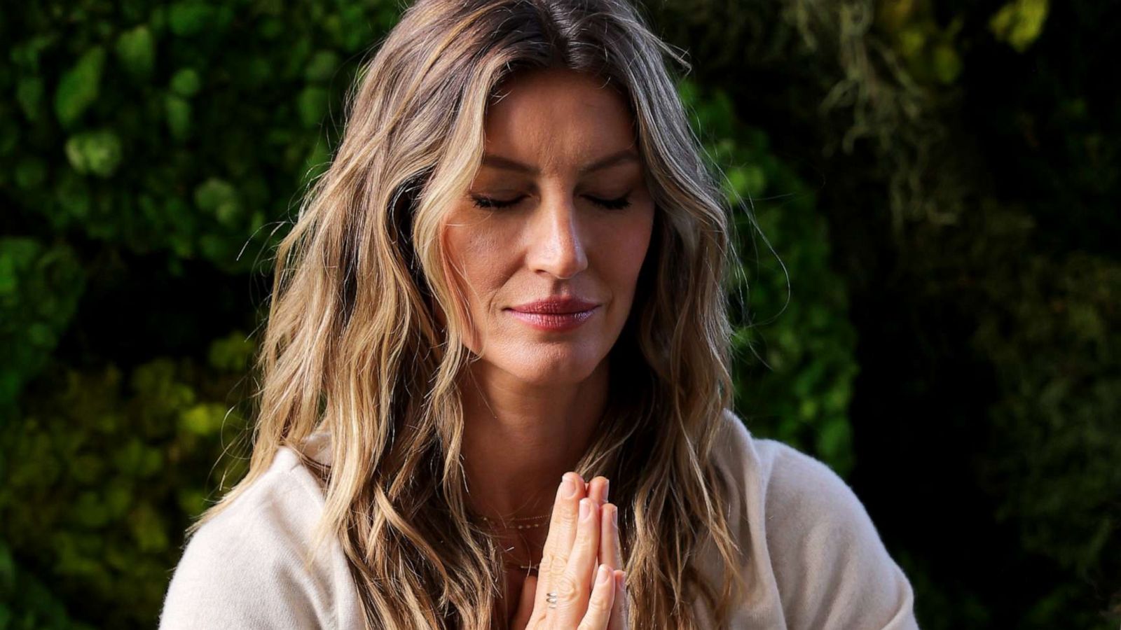 Gisele Bundchen on how meditation helped her through 'very tough' time for  her family - ABC News