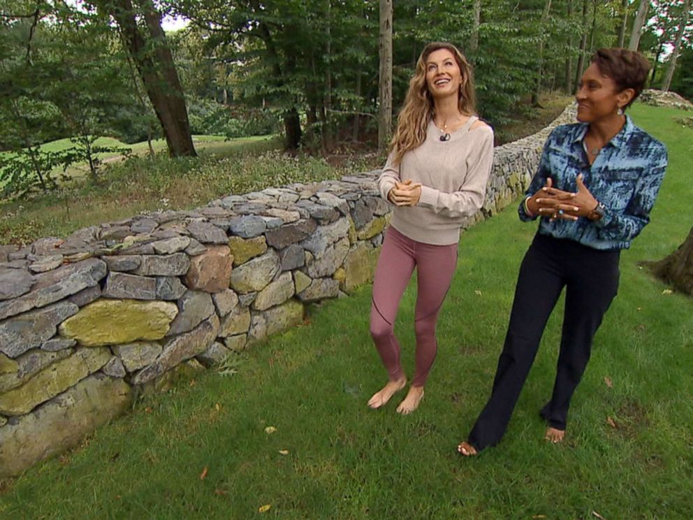 PHOTO: Good Morning America anchor Robin Roberts interviews Gisele Bundchen about her new book, Lessons.