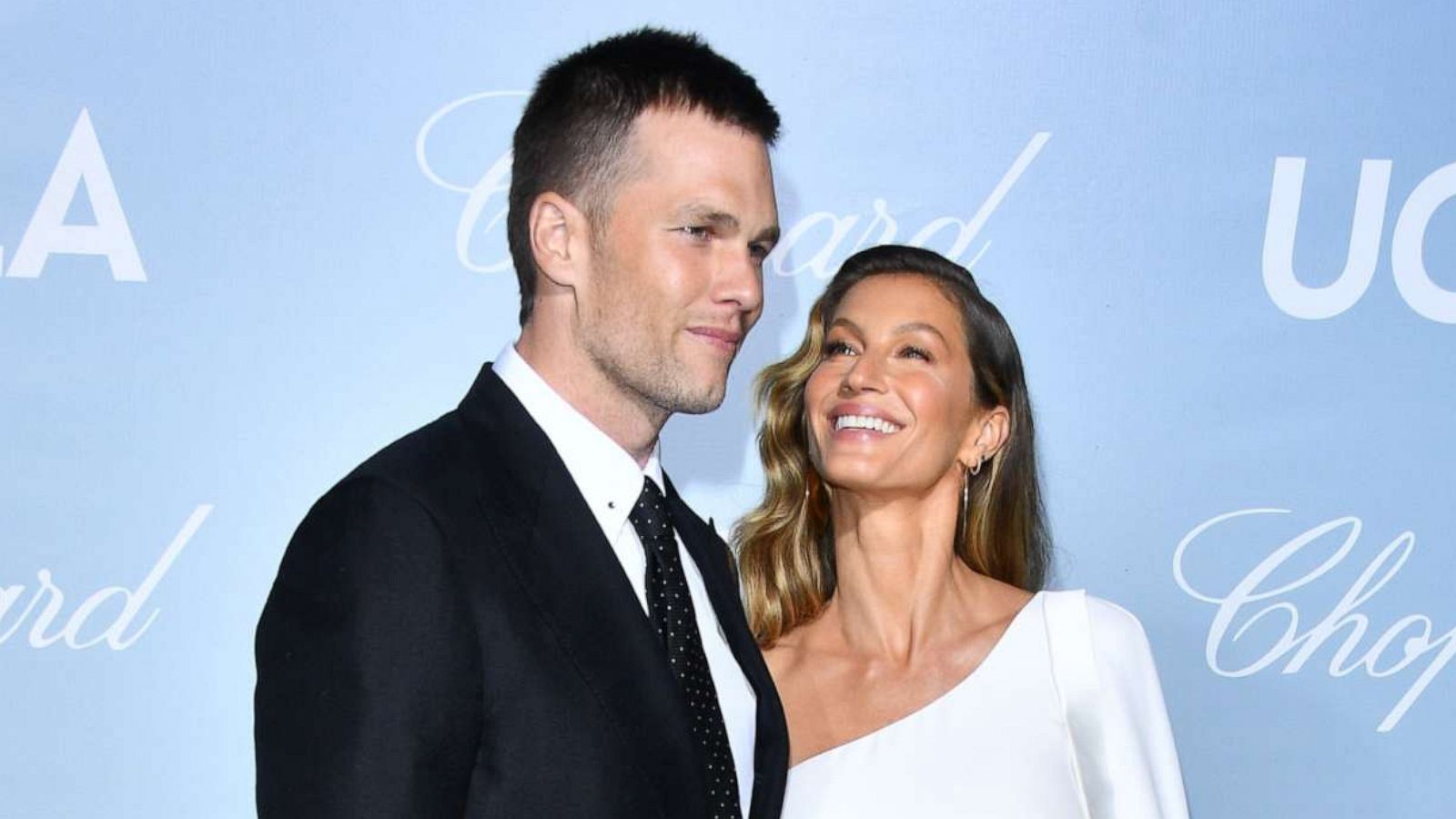 PHOTO: Tom Brady and Gisele Bündchen arrive at the 2019 Hollywood For Science Gala at Private Residence on February 21, 2019 in Los Angeles, California.