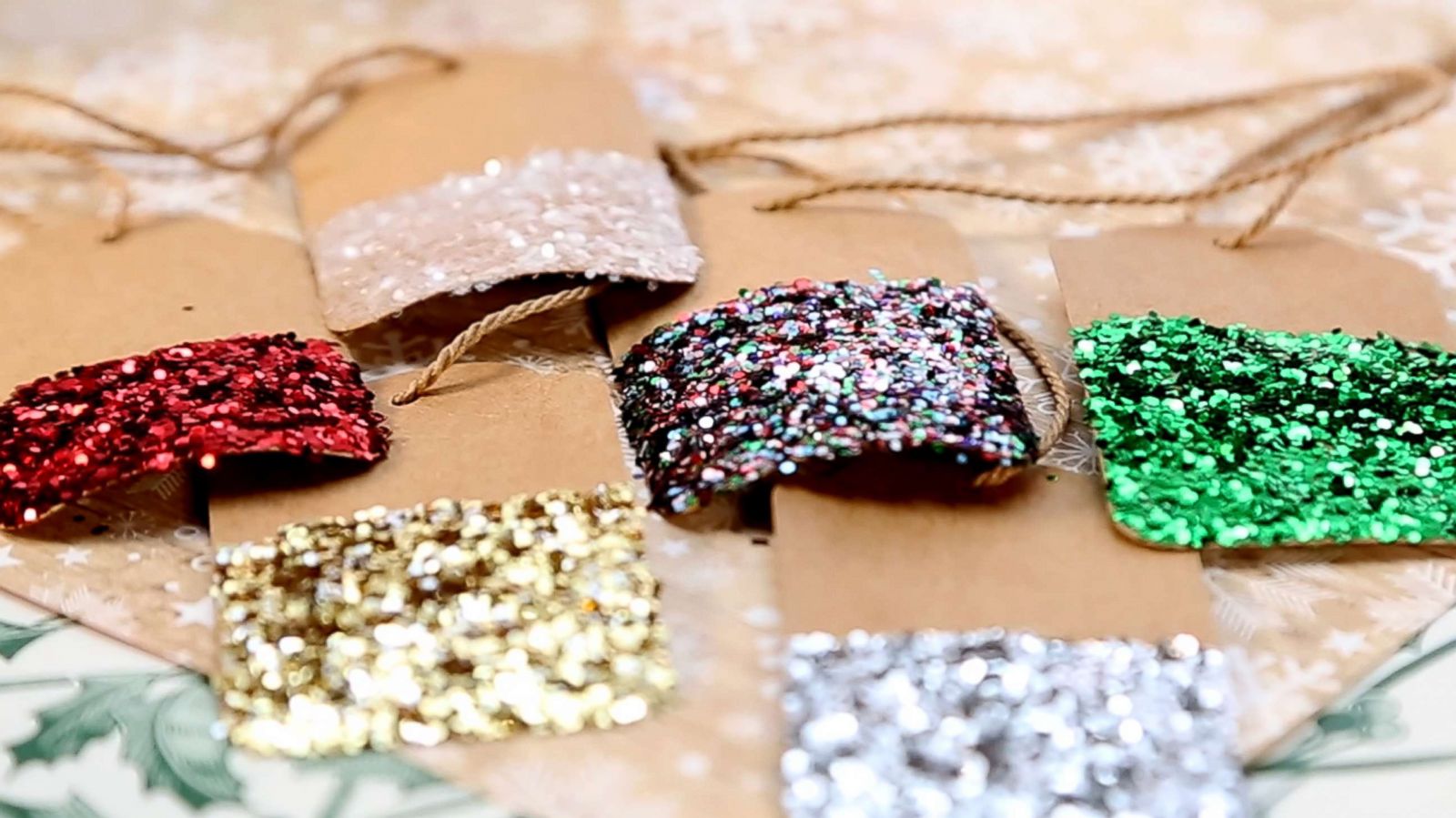 PHOTO: DIY glitter gift tags