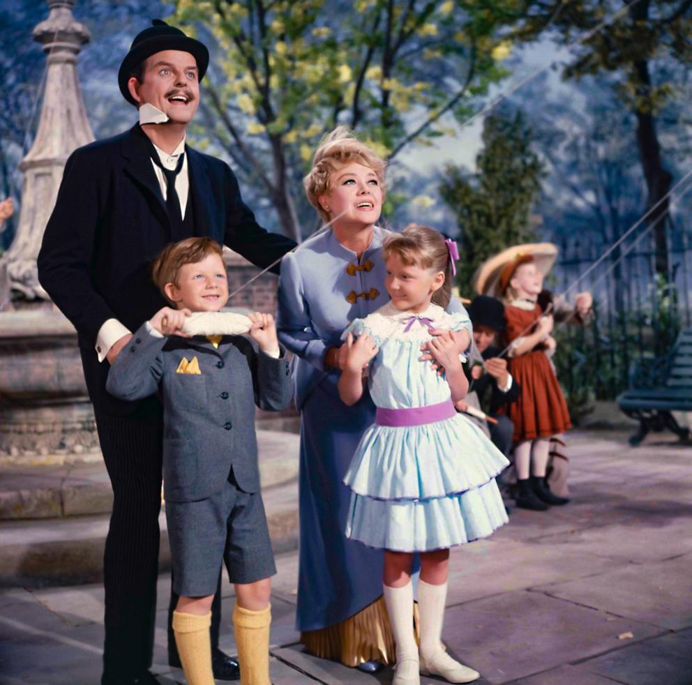 PHOTO: Actress Davd Tomlinson, Glynis Johns, Matthew Garber, Karen Dotrice in a scene from the movie "Mary Poppins."