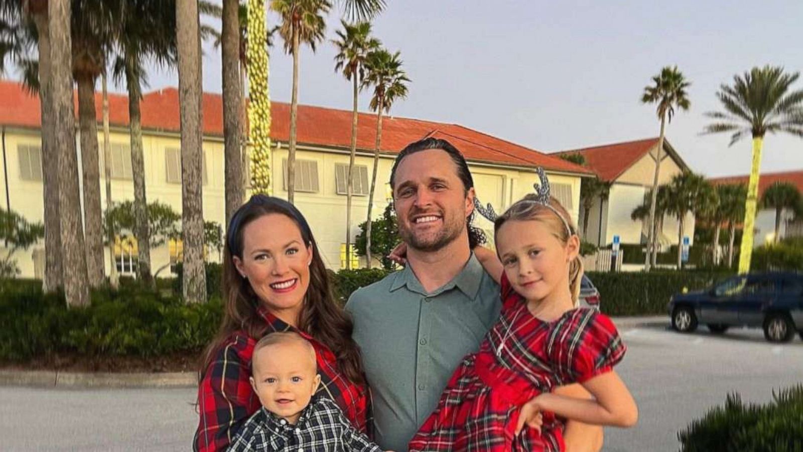 PHOTO: Kyle and Kara Bosworth pose with their children Vaughn and Decker.