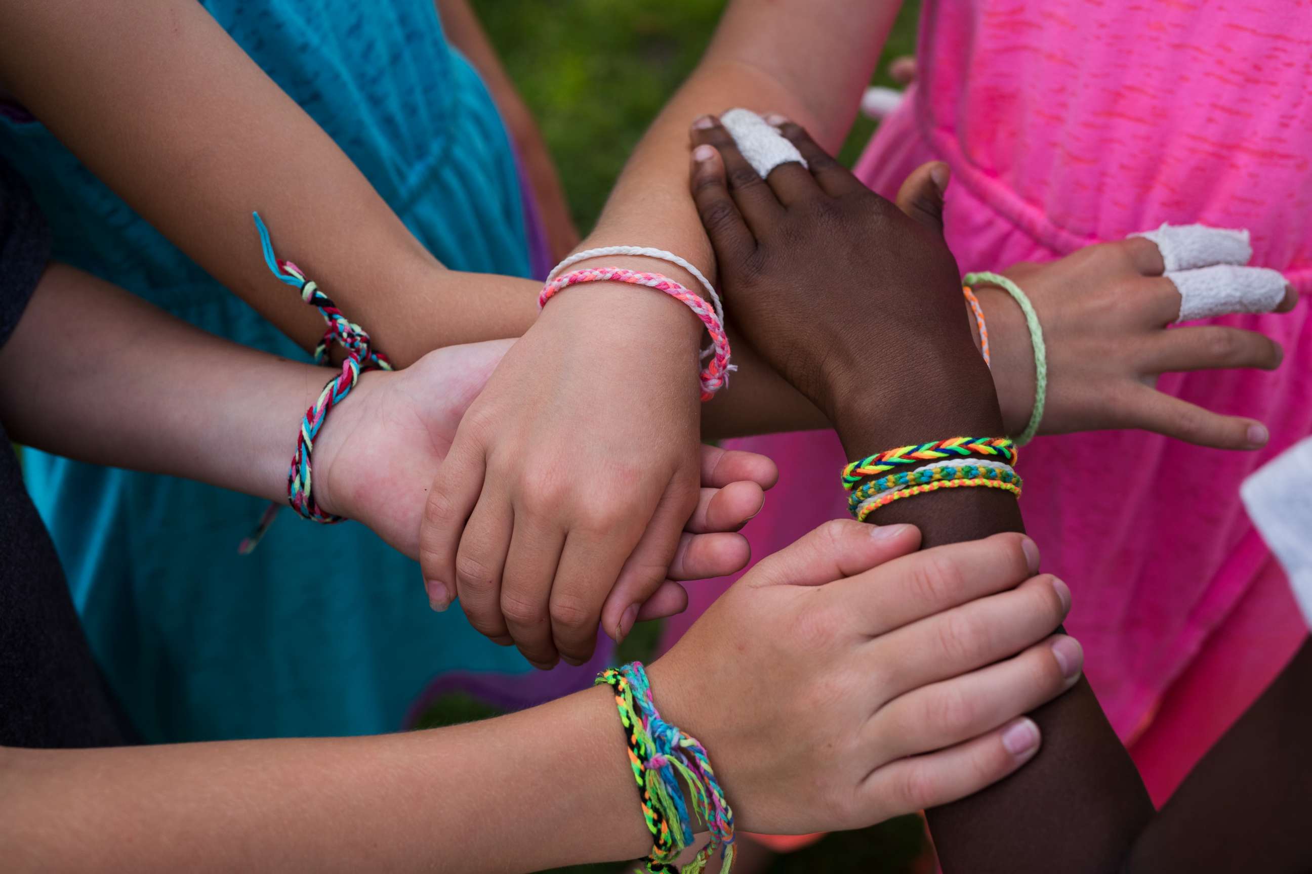 PHOTO: Kamryn Johnson, 9, is making bracelets to raise money for people in Minneapolis.