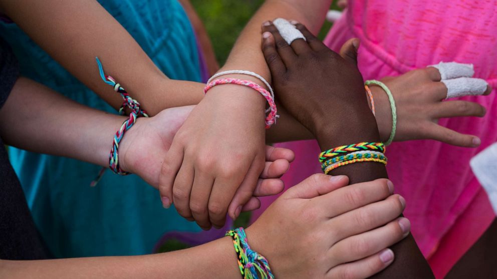 PHOTO: Kamryn Johnson, 9, is making bracelets to raise money for people in Minneapolis.
