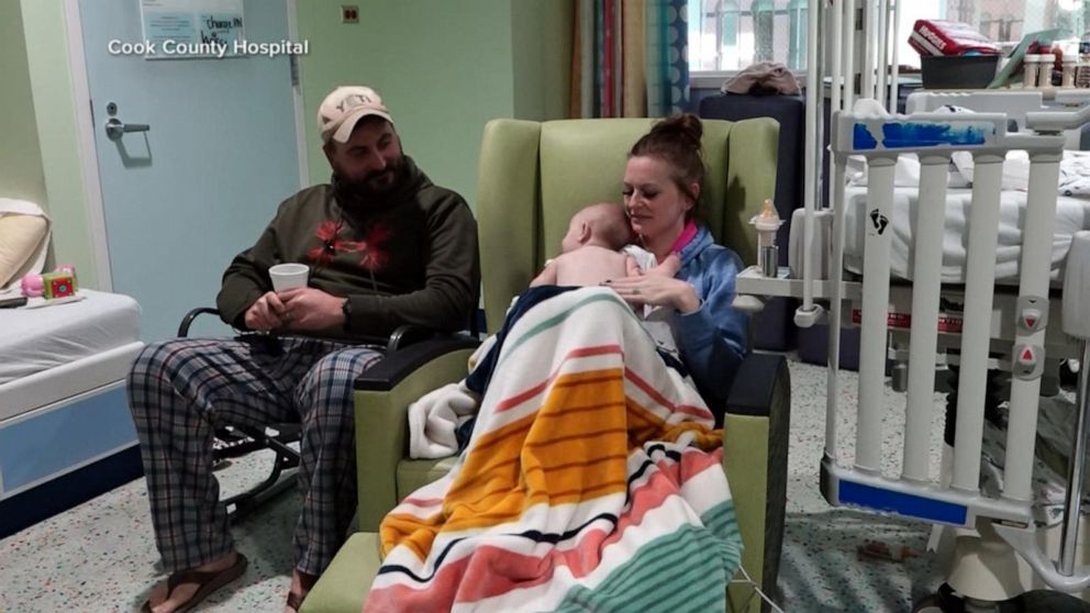 PHOTO: Jeff Green and his wife sit with their daughter Lindy at Cook Children's Medical Center in Fort Worth, Texas.