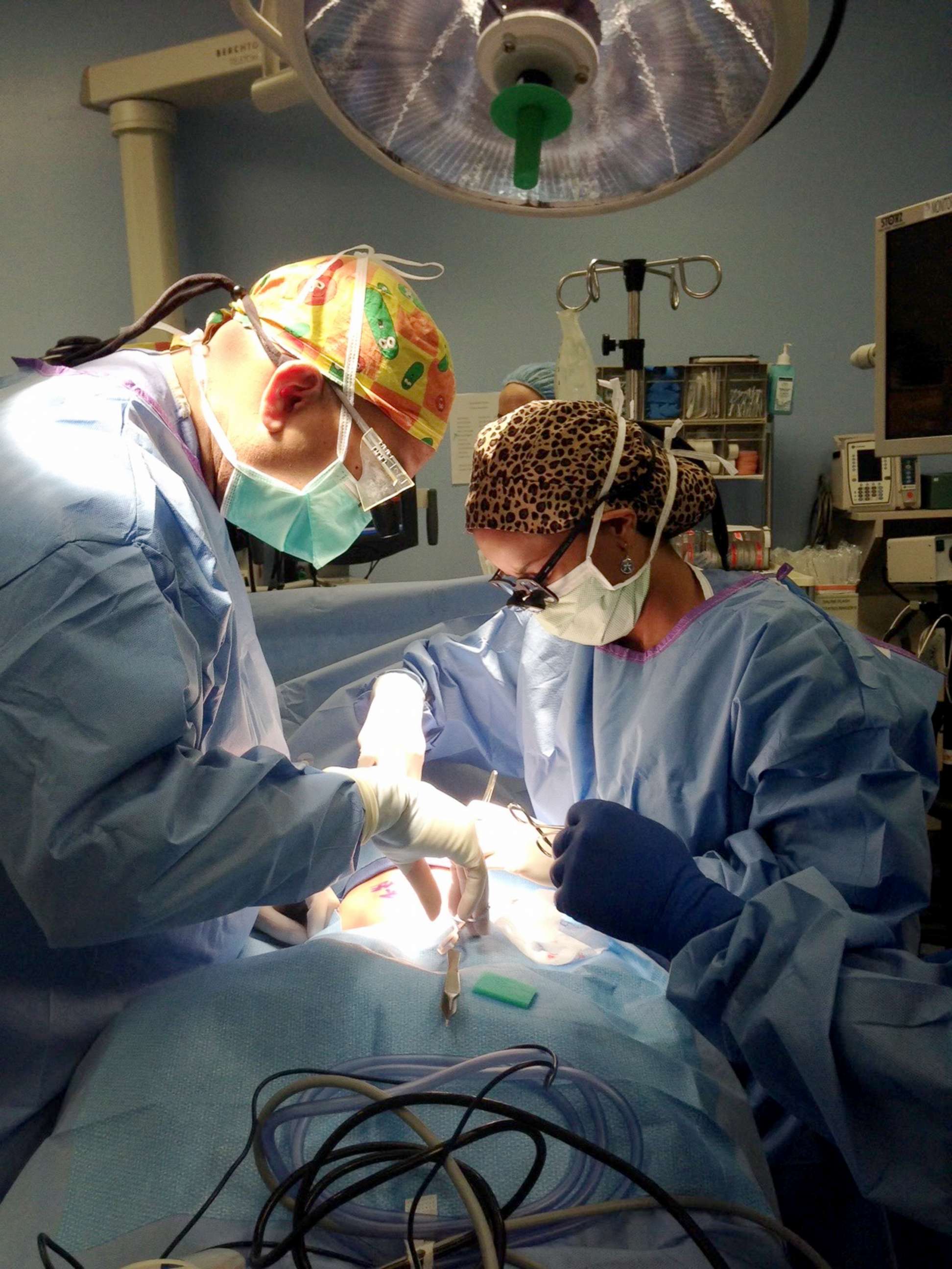 PHOTO: Dr. Kanika Bowen-Jallow performs surgery at Cook Children's Pediatric Surgery Center in Prosper, Texas.