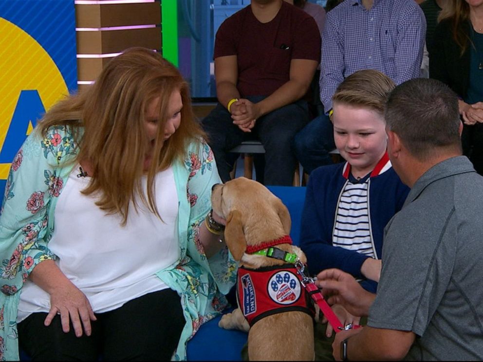 PHOTO: Brooke Morgan and her 9-year-old son Eli, who has type 1 diabetes, meet their new diabetes alert dog.