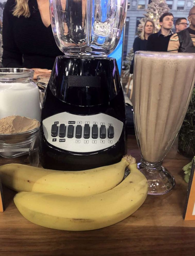 PHOTO: Kellyann Petrucci's chocolate, walnut and banana smoothie.