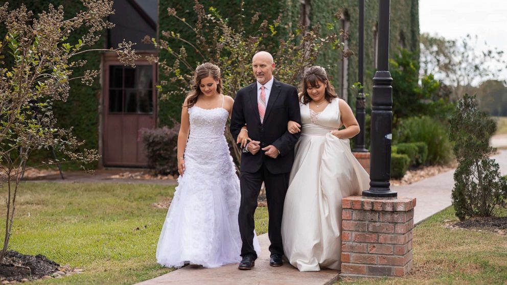 Family does early father-daughter wedding dance after dad's terminal c...