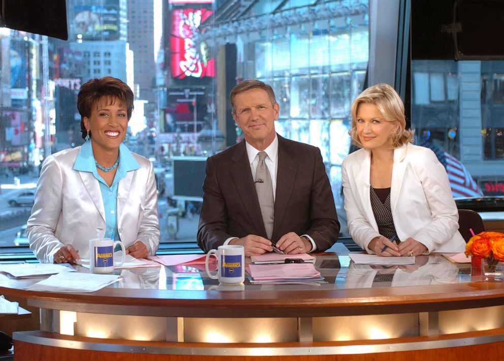 PHOTO: Robin Roberts voegt zich bij Charles Gibson en Diane Sawyer op GMA