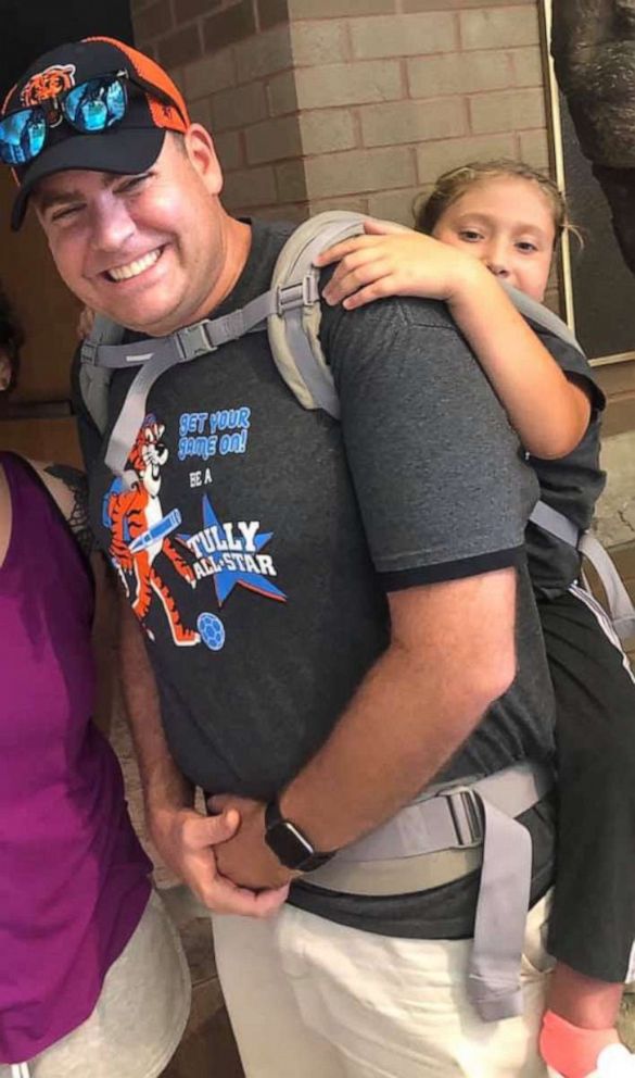 PHOTO: Teacher Jim Freeman carries 10-year-old Ryan, who has spina bifida, so she can attend field trip.