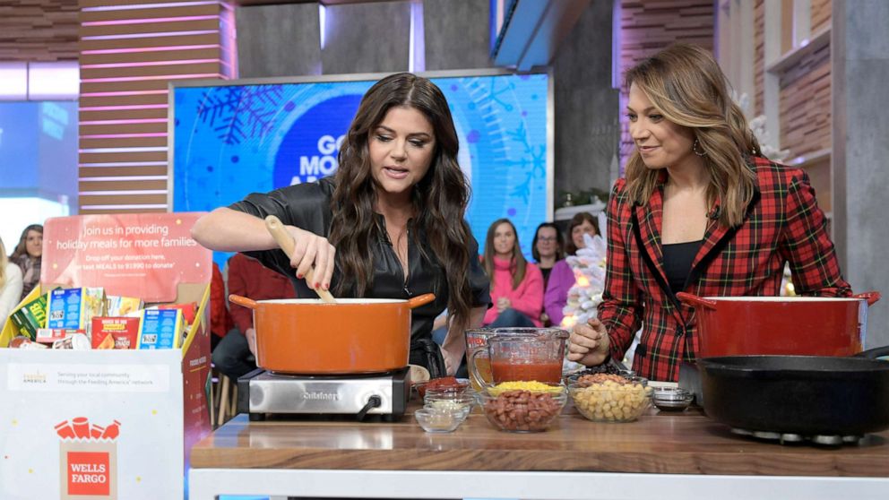 VIDEO: Tiffani Thiessen shares 4-bean chili and cornbread recipes
