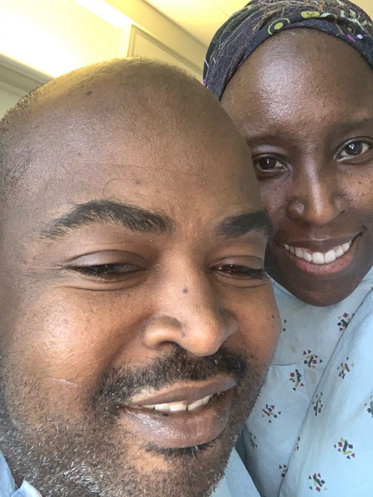 PHOTO: Tia and Rodney Wimbush pose in the hospital after undergoing kidney transplants.