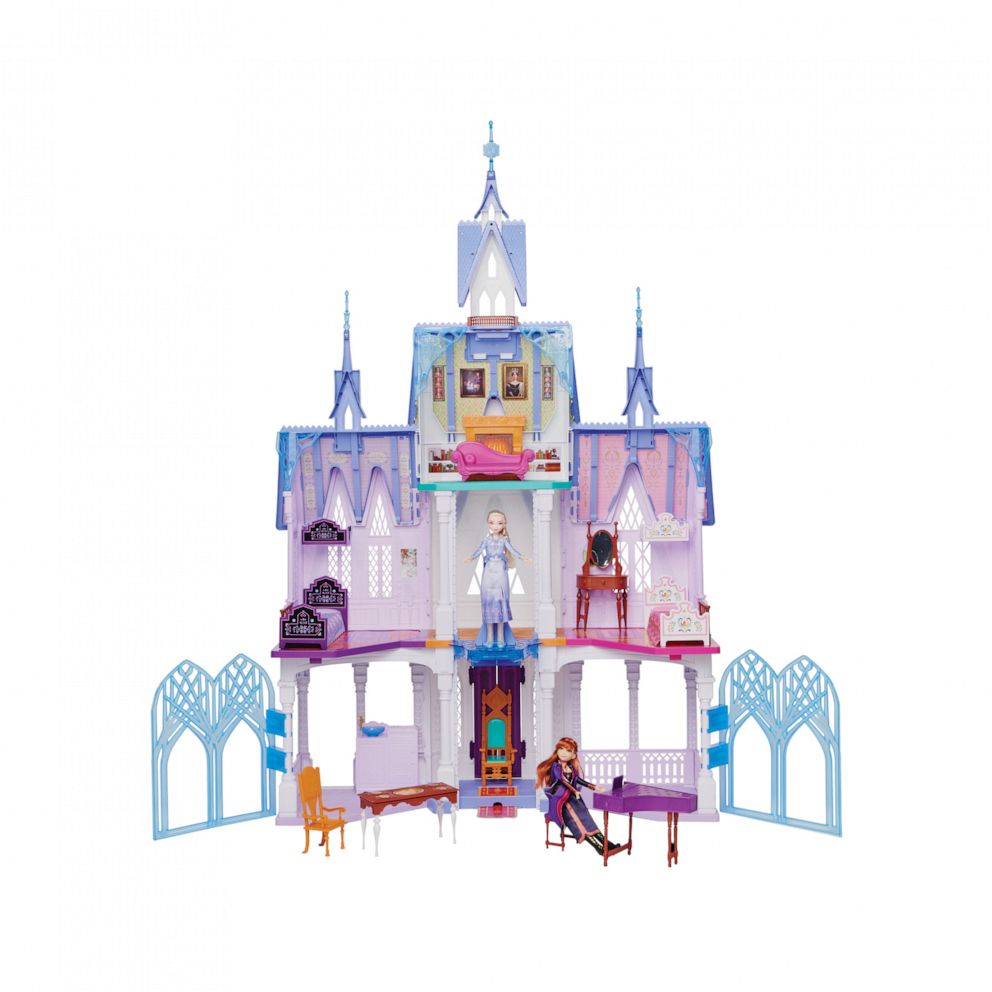 PHOTO: Disney Frozen II Fold & Go Arendelle Castle