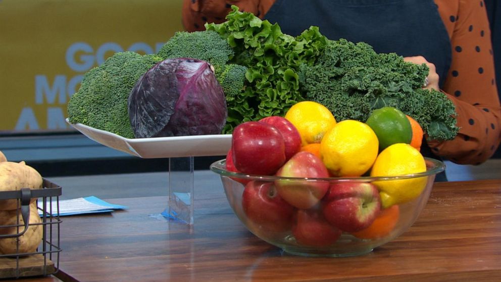 PHOTO: Produce like leafy greens and citrus can last for weeks in the refrigerator. 