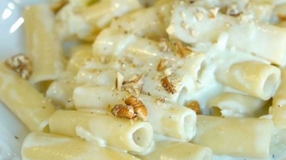 PHOTO: Creamy pasta with gorgonzola, pear and walnuts.