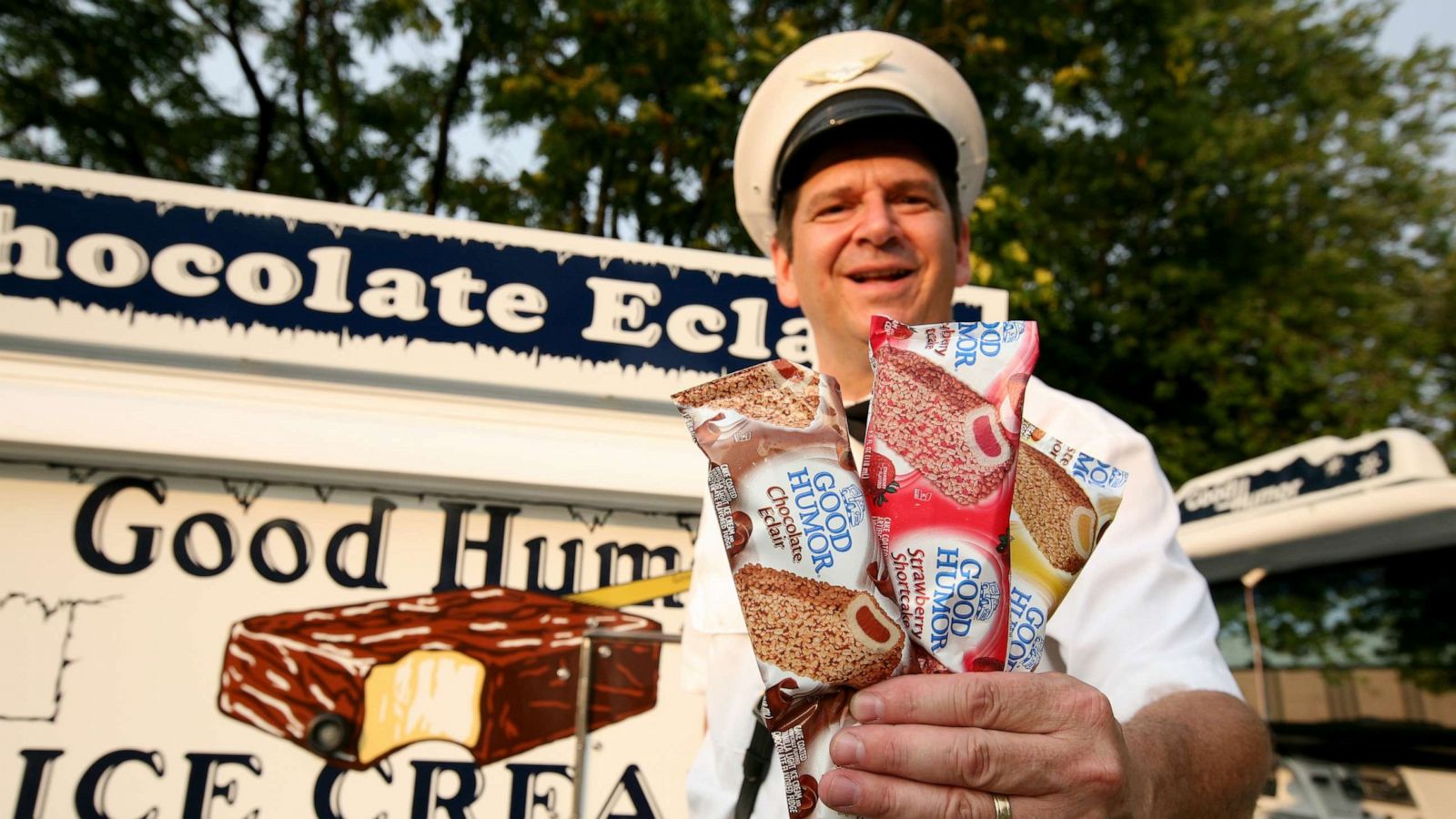 PHOTO: Ice Cream man Paul Di Marco hands out free Good Humor ice cream bars at Kittrell Park in White Plains, N.Y., Aug. 8, 2012.