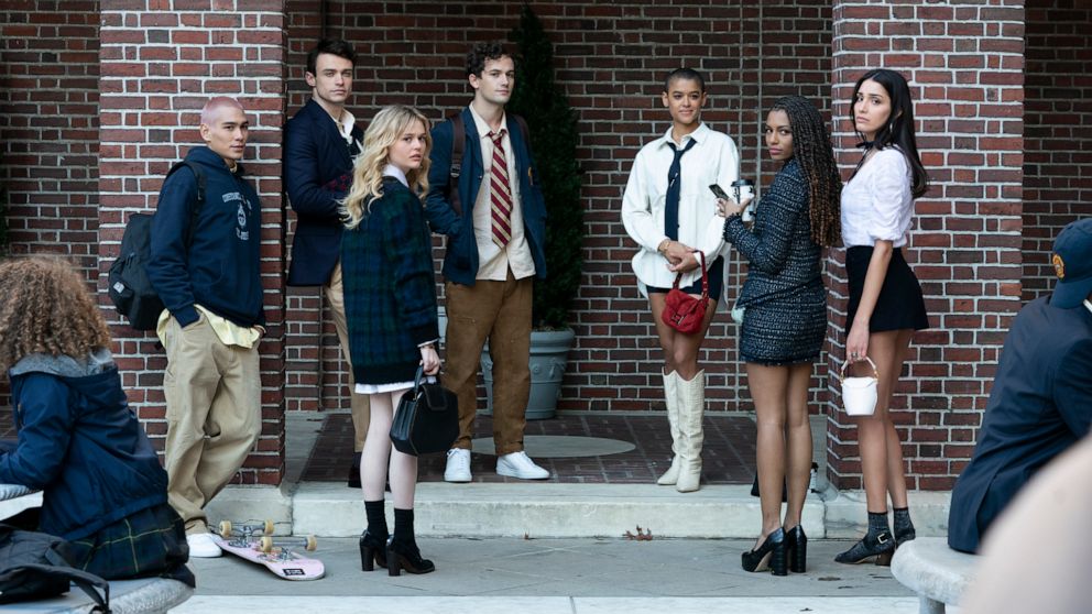 See The 1st Trailer For The Gossip Girl Reboot Premiering July 8