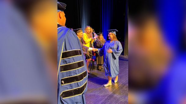 first-time-mom-walks-at-college-graduation-while-38-weeks-pregnant