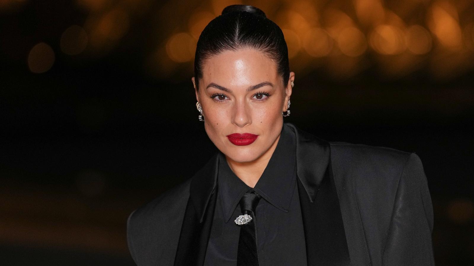 PHOTO: Ashley Graham poses for photographers upon arrival for Le Grand Diner du Louvre during the Fall/Winter 2025-2026 Womenswear fashion week, March 4, 2025, in Paris.