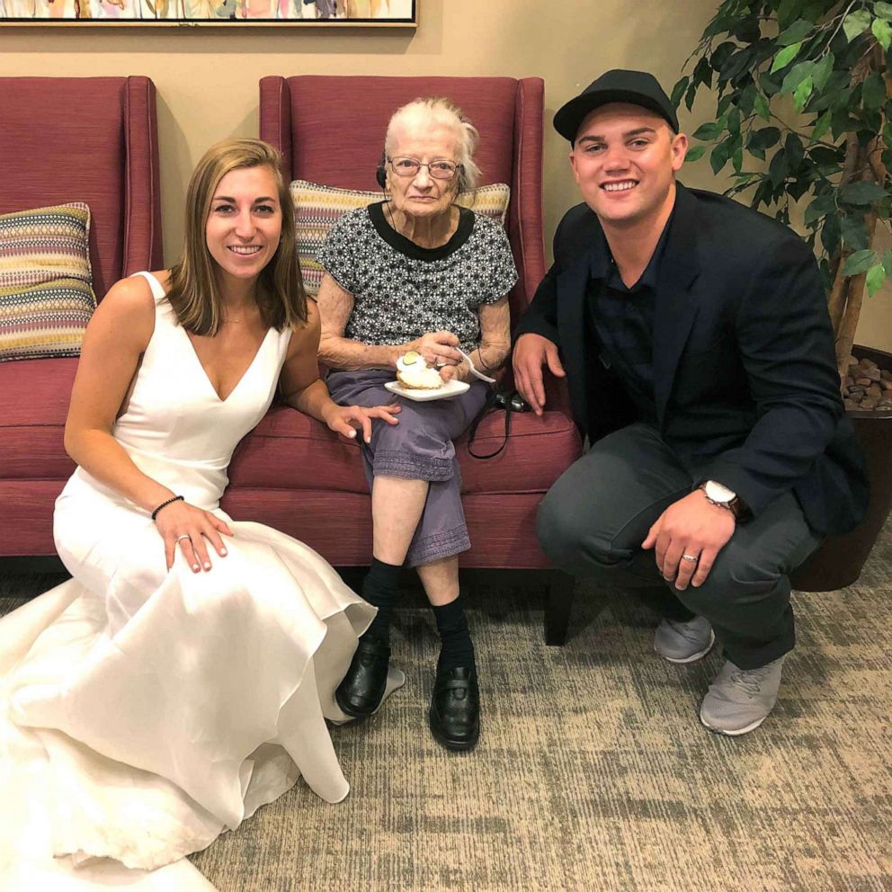 VIDEO: Couple holds second 'wedding' for bride's grandmother at her care facility 