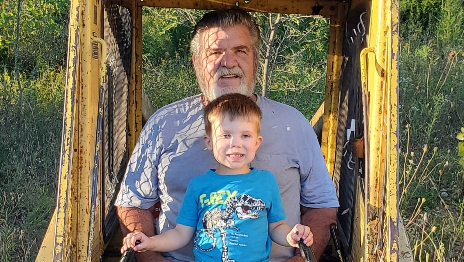 PHOTO: Steve Murphy of Thayer, Iowa, surprised his 4-year-old grandson, Murphy, in Des Moines, Iowa, as 20 cars lined up during the pandemic.