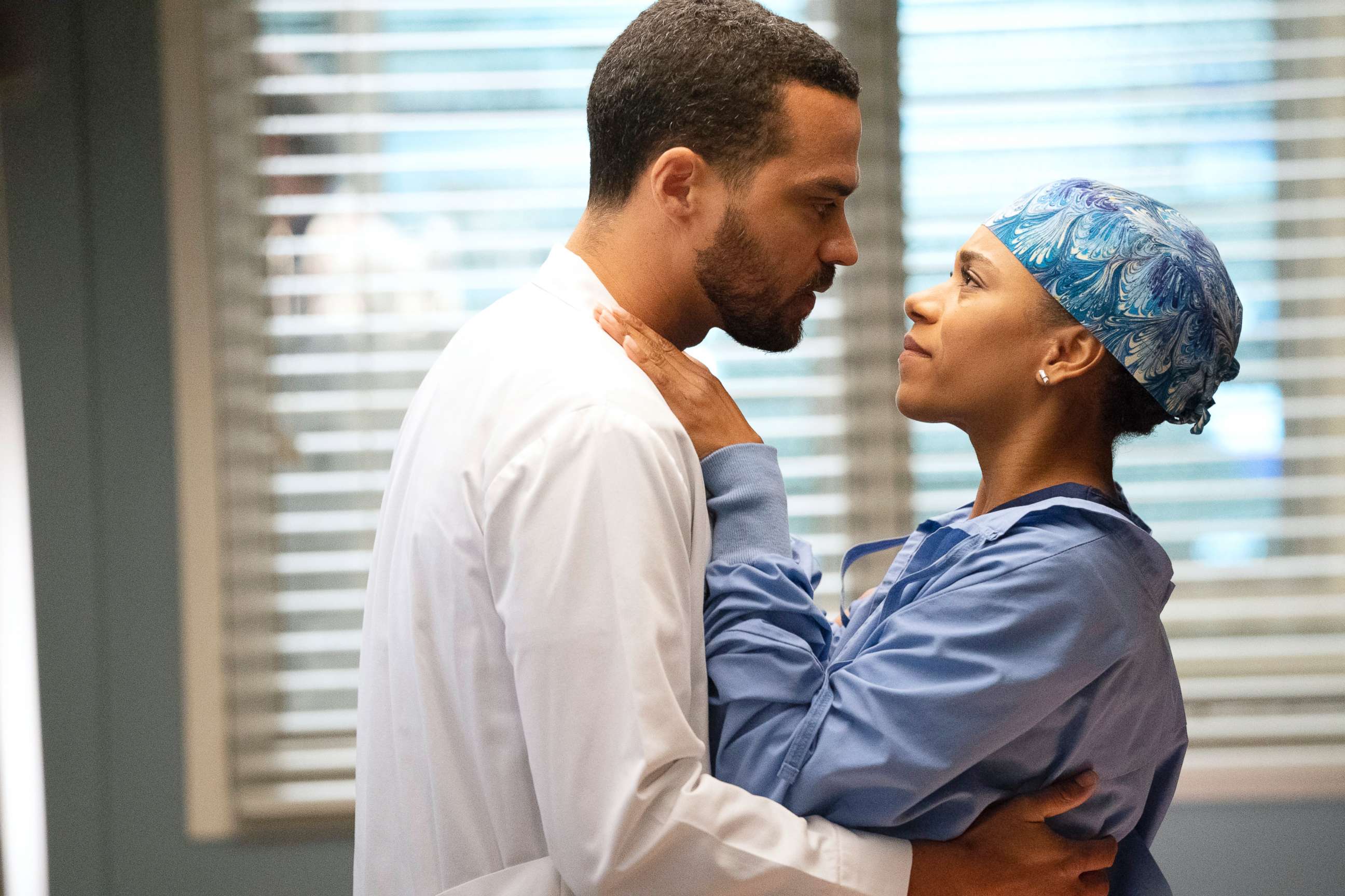 PHOTO: Jesse Williams and Kelly McCreary appear in an episode of "Grey's Anatomy."