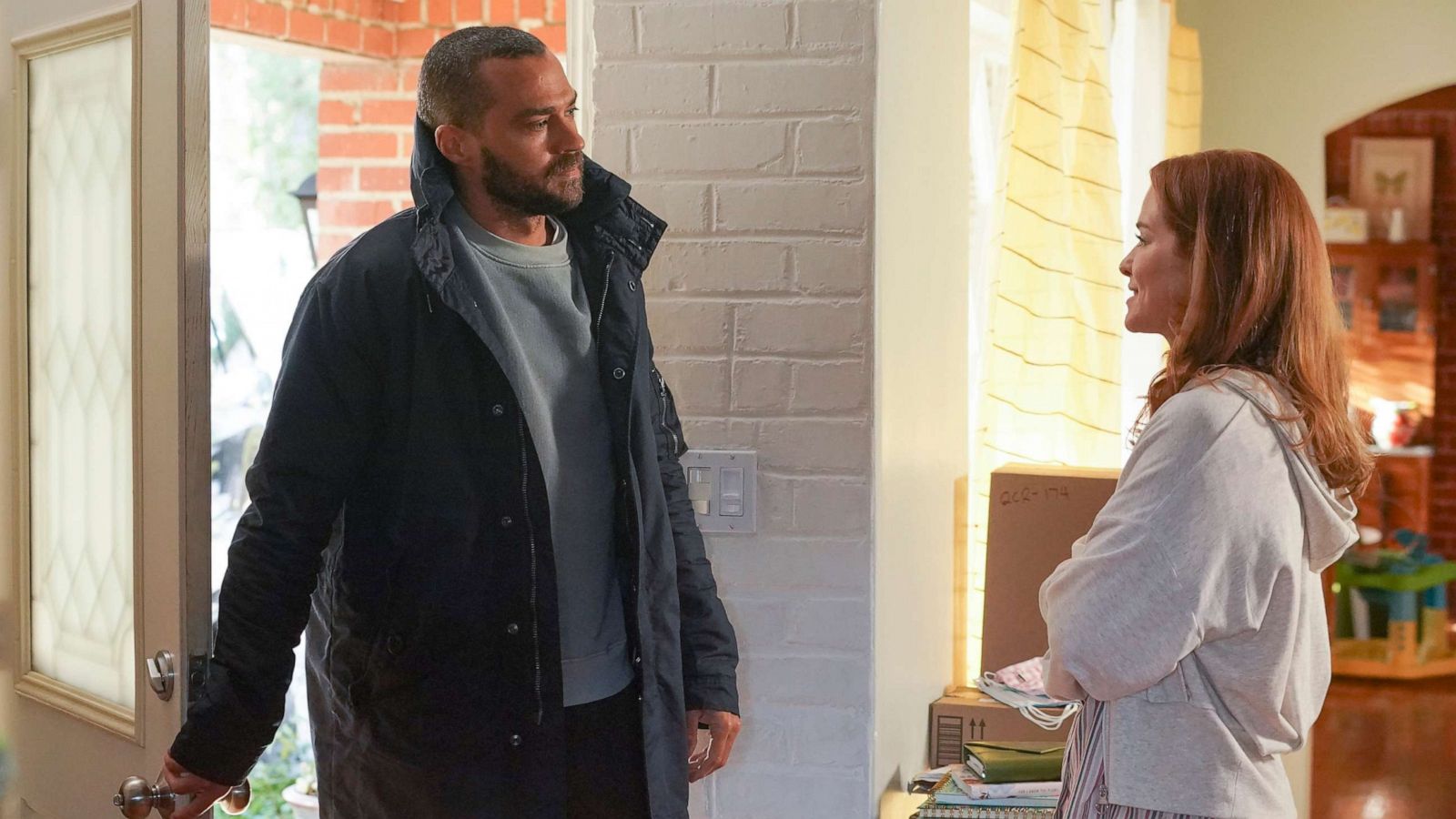 PHOTO: Jesse Williams as Jackson and Sara Drew in a scene from "Grey's Anatomy."