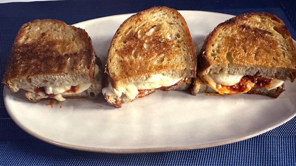 PHOTO: Chef Tom Colicchio drops by "GMA3" to cook up his delicious grilled cheese sandwich.