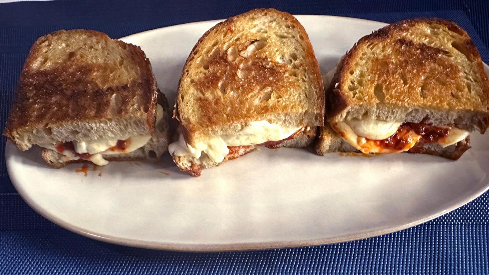 PHOTO: Chef Tom Colicchio drops by "GMA3" to cook up his delicious grilled cheese sandwich.