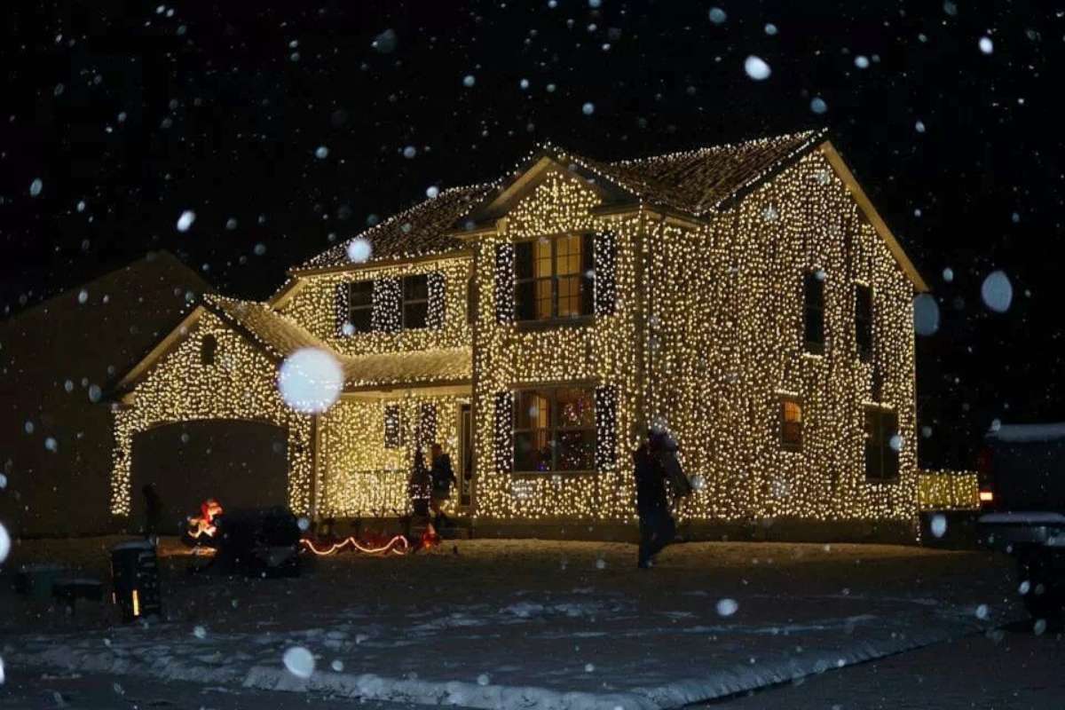 PHOTO: Greg Osterland of Wadsworth, Ohio, uses 25,000 lights to decorate his house each year, just like the film, "National Lampoon's Christmas Vacation."