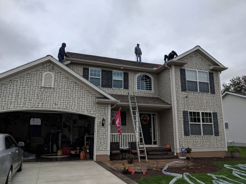 PHOTO: Greg Osterland of Wadsworth, Ohio, decorates his home to raise money the Cystic Fibrosis Foundation.