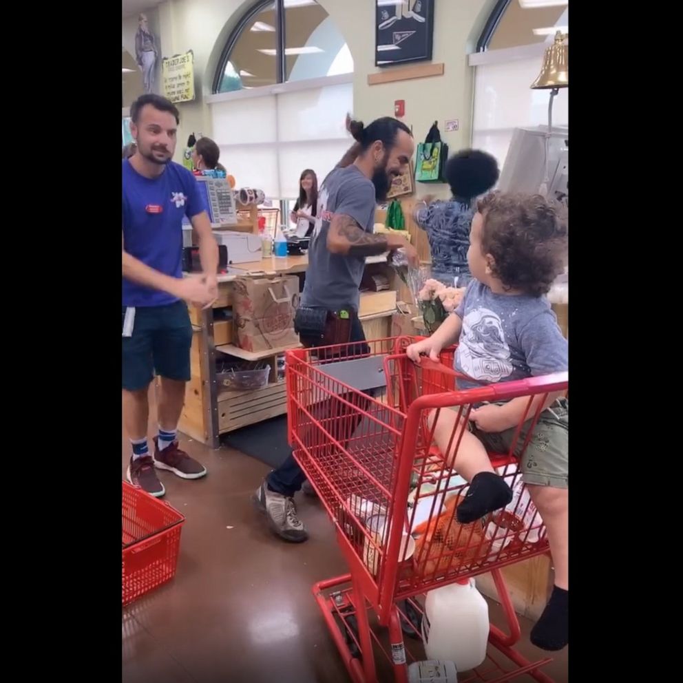 VIDEO: Toddler's tantrum at Trader Joe's soothed by impromptu dance by check-out staff 