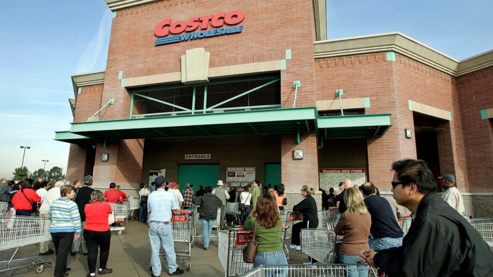 PHOTO: Shoppers wait for a Costco Wholesale store to open in the Los Feliz section of Los Angeles, Dec. 8, 2005.