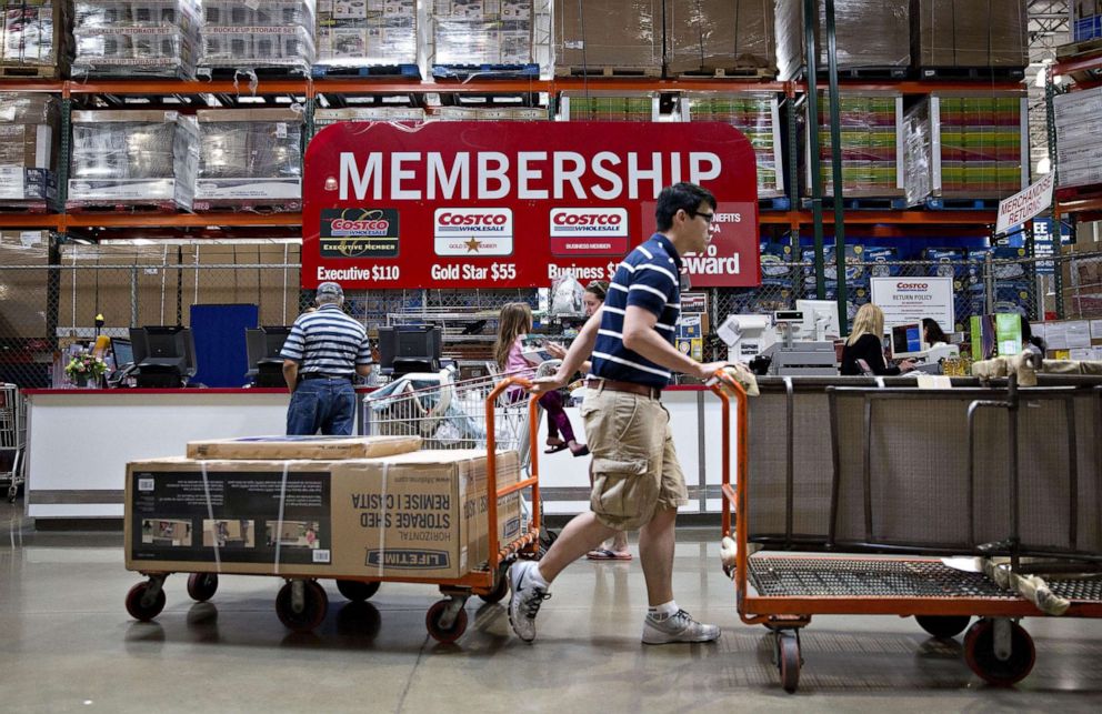 PHOTO: A customer pushes a cart of outdoor items past a membership desk at a Costco Wholesale Corp. store in Naperville, Ill., May 23, 2016.