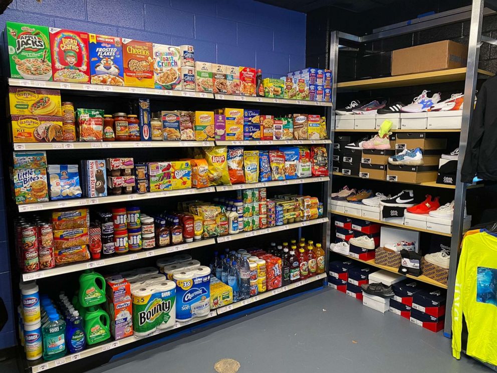 PHOTO: Gunna's Drip Closet and Goodr Grocery Store offers free food and clothes to students at Ronald E. McNair Middle School in College Park, Ga.
