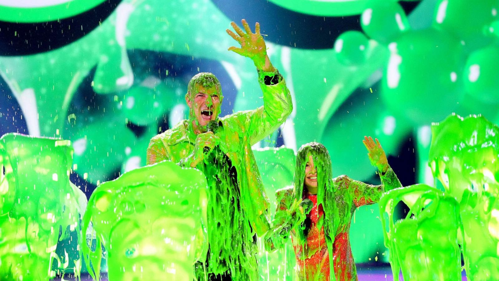 PHOTO: Left, Rob Gronkowski and Miranda Cosgrove are slimed onstage during the Nickelodeon's Kids' Choice Awards 2022 at Barker Hangar on April 09, 2022, in Santa Monica, Calif.