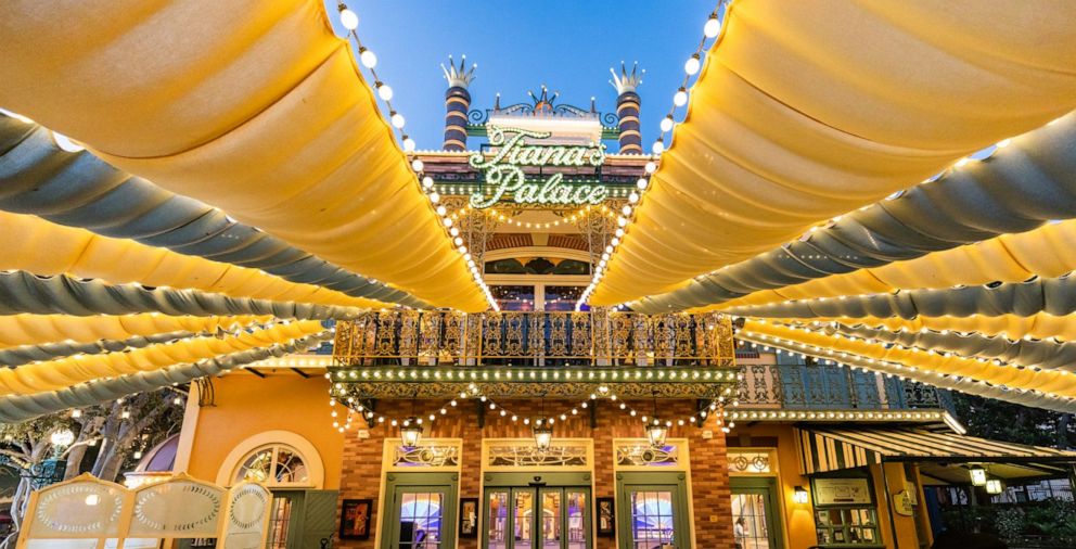 PHOTO: Chef Toby and Lindell Skinner, cooking gumbo in New Orleans Square at Disneyland.