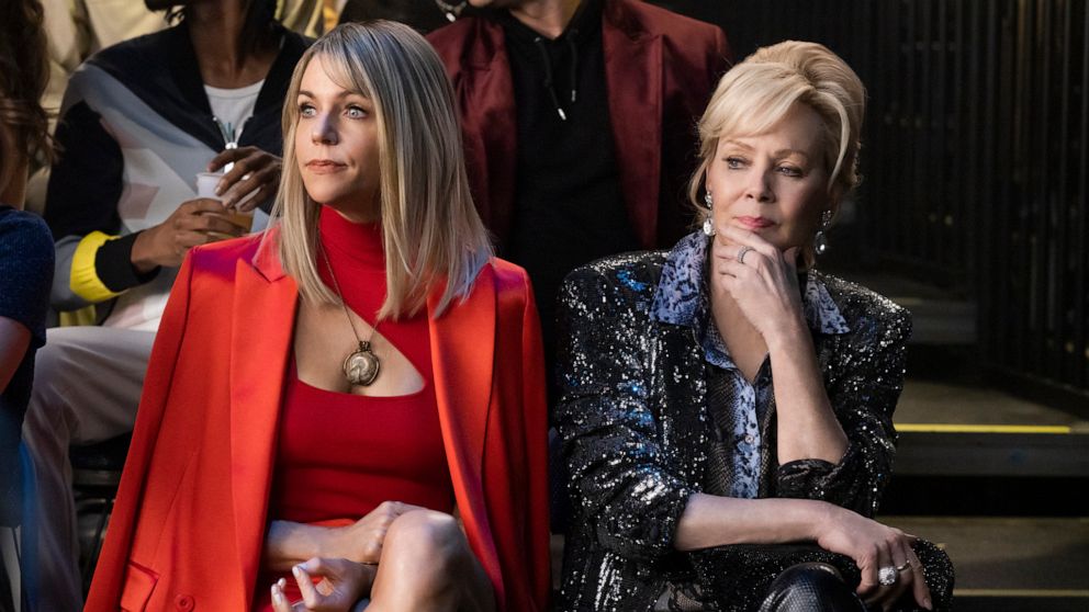 Kaitlin Olson and Jean Smart in a scene from "Hacks."