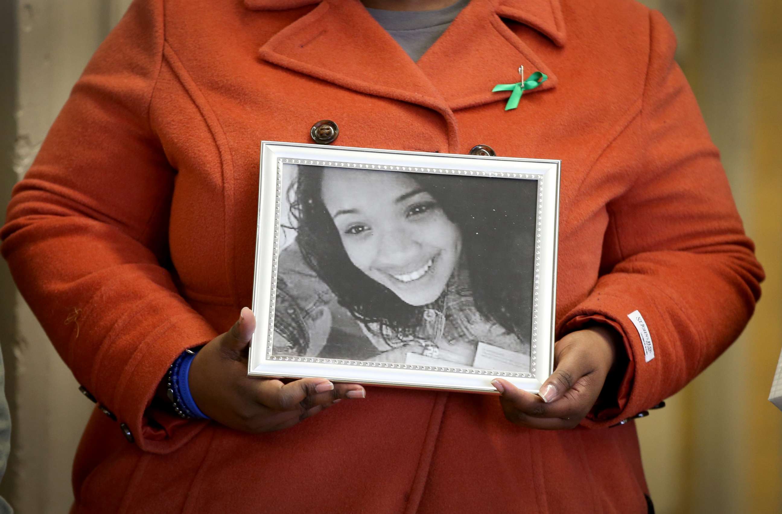 PHOTO: In this Dec. 14, 2013, file photo, Cleopatra Cowley-Pendleton holds a picture of her daughter Hadiya, 15, during a gathering of gun violence victims and gun control advocates at Cornell Square Park in Chicago.