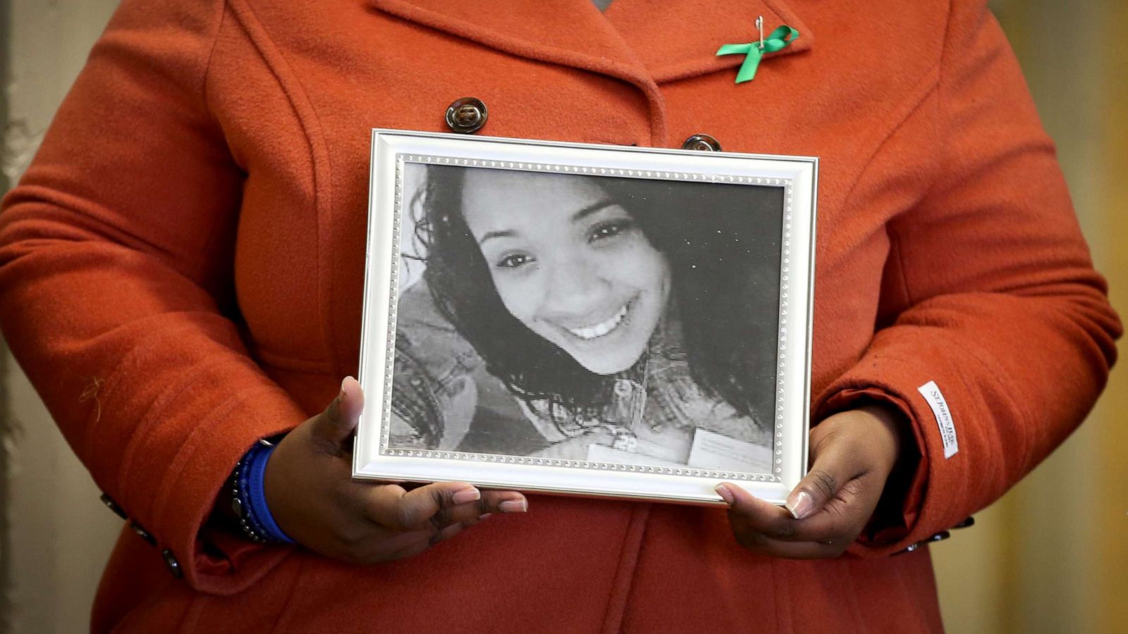 PHOTO: In this Dec. 14, 2013, file photo, Cleopatra Cowley-Pendleton holds a picture of her daughter Hadiya, 15, during a gathering of gun violence victims and gun control advocates at Cornell Square Park in Chicago.