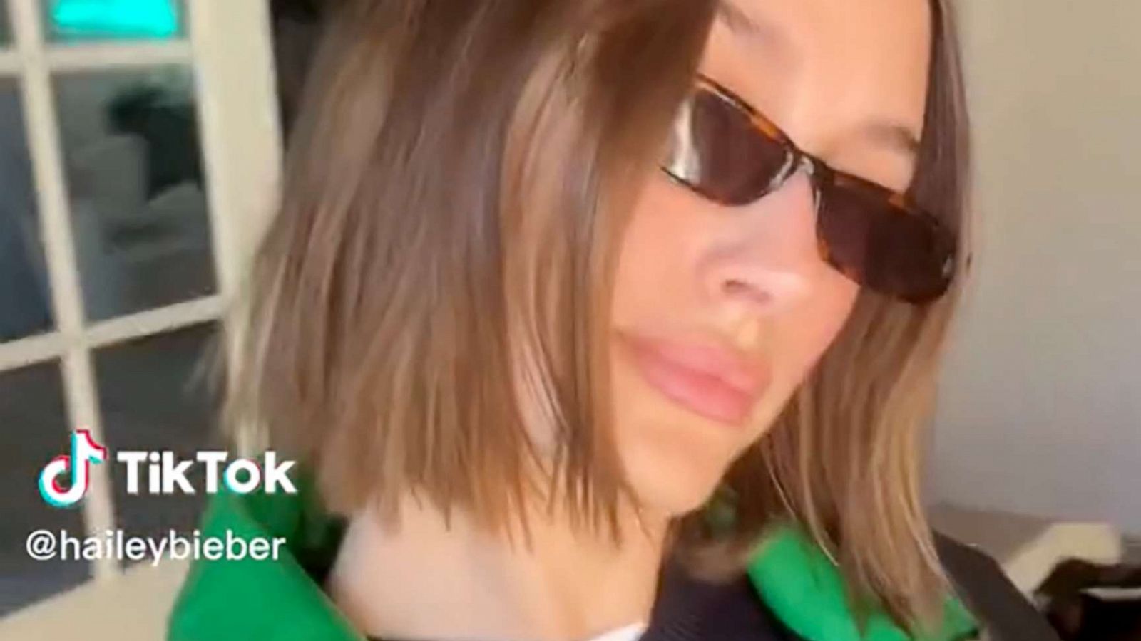 PHOTO: Hailey Bieber showing off a new haircut in a new TikTok video