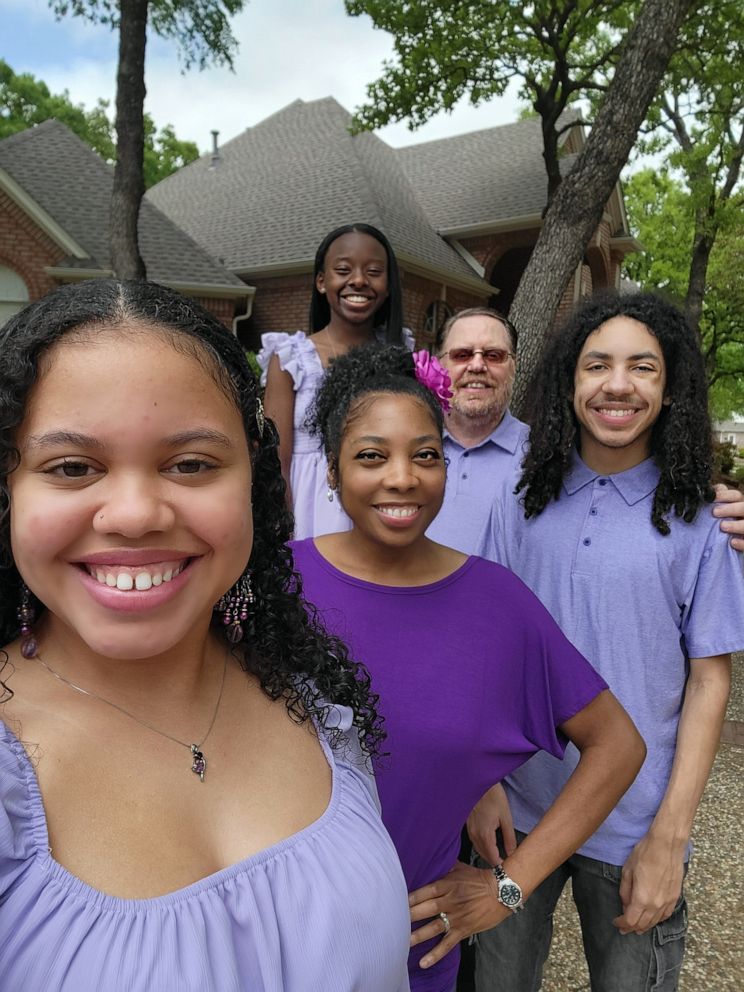 PHOTO: Haley Taylor Schlitz with her family: Mom Dr. Myiesha Taylor, younger sister Hana, father William Schlitz, and younger brother Ian.
