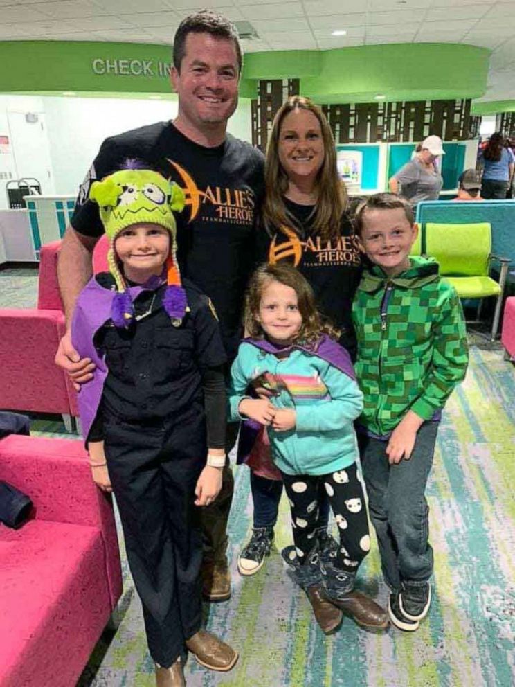 PHOTO: Hallie Bea Barnard, 11, is seen in an undated photo with her parents, Elyse and Jesse Barnard of Denton, Texas, and her siblings, Breece Barnard, 9 and Celia Barnard, 6. 