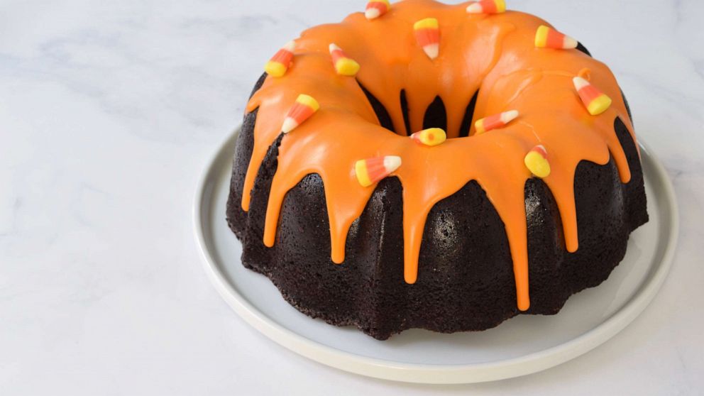 You Can Make Impressive Holiday Desserts With These Bundt Pans From Sam's  Club