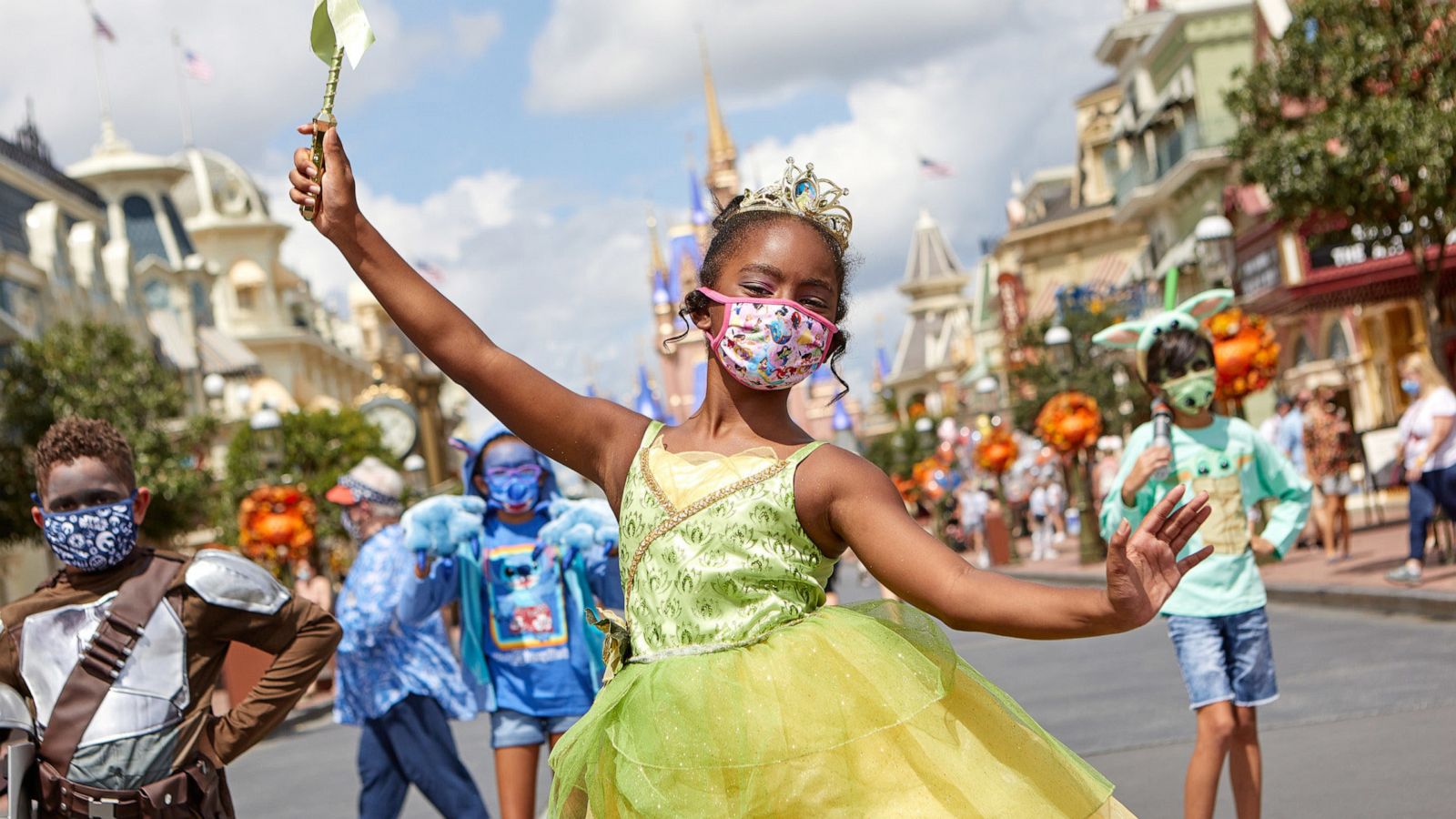 PHOTO: Check out these Halloween mask-friendly makeup tips from Disney experts.